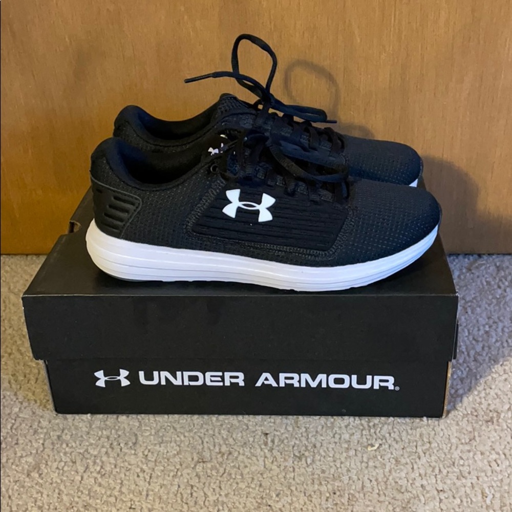Under Armour Surge SE Women’s sneakers. SZ 6.5